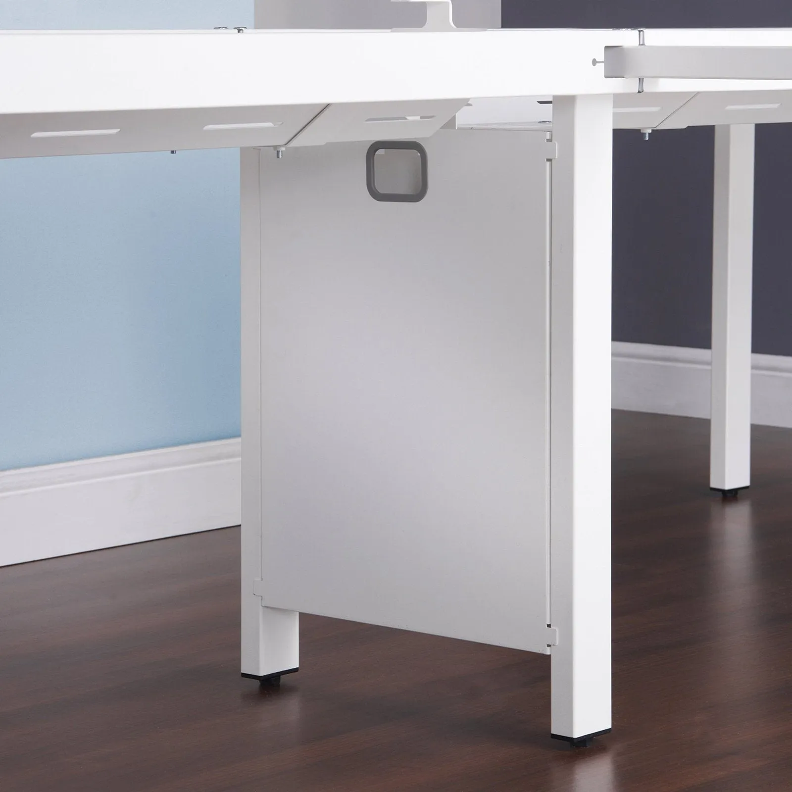 Adapt mass vertical cable riser for intermediate bench leg